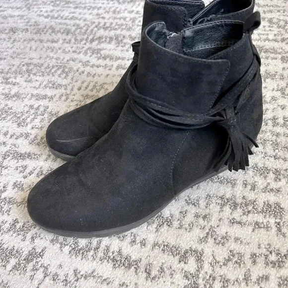 Cupcake Couture Black Lylah Wedge Bootie Youth Size 5 - Picture 8 of 8